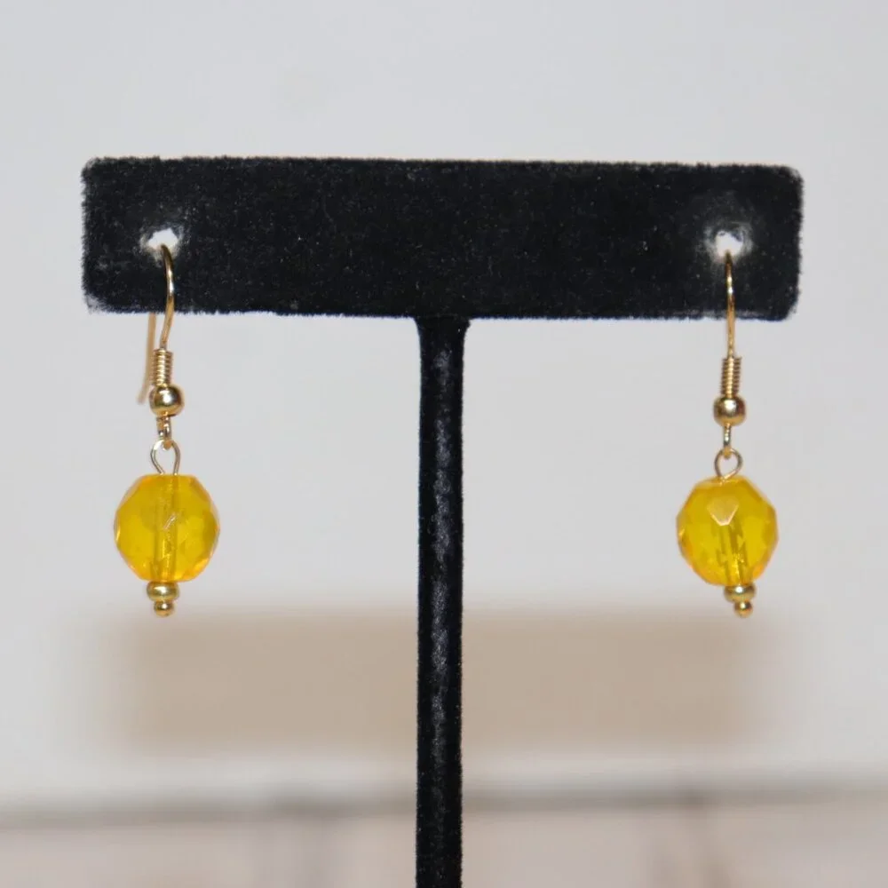 💛 NWOT Gold & Yellow Crystal Beaded Dangling Earrings – 1 1/8